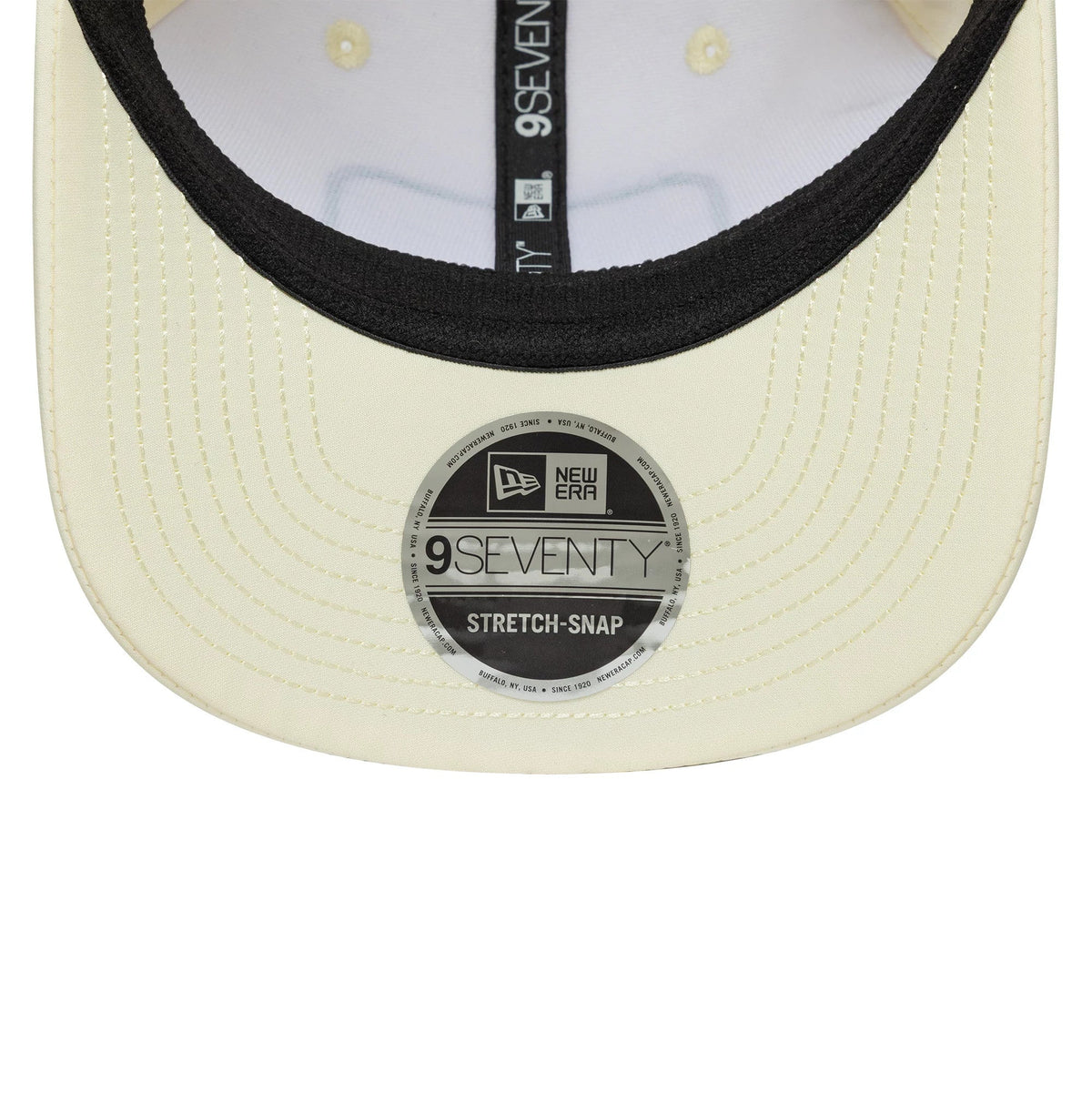 Casquette 9SEVENTY Stretch Snap Red Bull Racing Brazil Race Isack Hadjar Crème